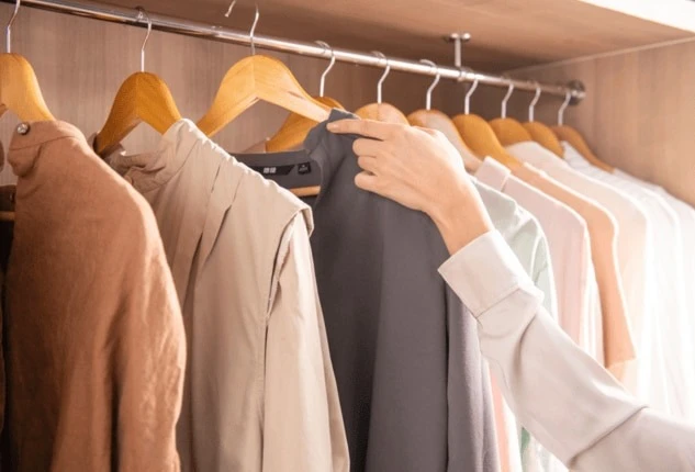 Cách Khử Mùi Hôi Quần Áo Lâu Ngày Bằng Máy Sấy